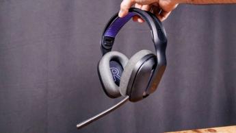 Logitech G522 Lightspeed trådlös gamingmus på ett skrivbord