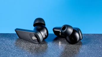 Edifier Neobuds Planar kabellose Ohrhörer mit 12-mm-planaren Magnettreibern, sechs verschiedenen Ohrstöpselgrößen und einem eleganten, silber-grauen Ladecase im Metallic-Look