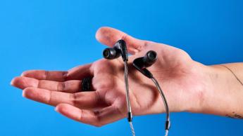 Sennheiser IE 200 kabelgebundene In-Ear-Kopfhörer in Schwarz und Silber mit hochauflösendem Klang