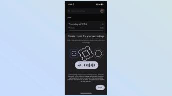 Google Pixel 10 Pro menampilkan fitur perangkat lunak berbasis AI di layar