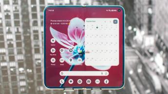 Google Pixel 9 Pro Fold huvudskärm med öppen skärm, som visar dess stora flexibla display