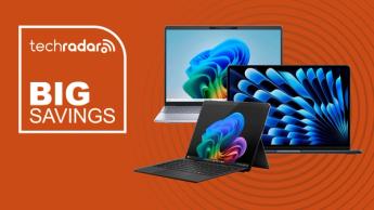 주황색 배경 위에 나란히 놓인 델 인스피론, 맥북, 서피스 프로 노트북