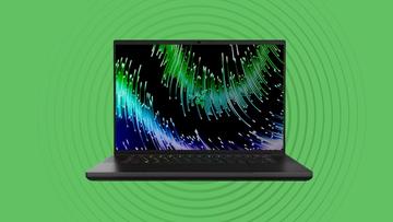 Razer Blade gaminglaptop presenterad mot en livlig grön bakgrund