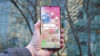 El menú de ajustes rápidos mostrado en un Samsung Galaxy S25 Ultra