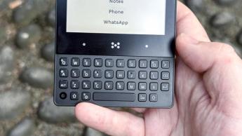 Layout minimalista de teclado de celular com teclas simples