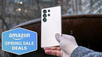 Samsung Galaxy S25 Ultra smartphone med badge for forårstilbud på Amazon