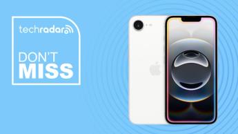 Apple iPhone 16e-smartphone visas mot blå bakgrund med texten "Missa inte" ovanpå