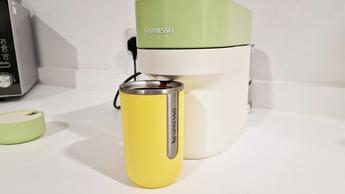 Máquina de café Nespresso Vertuo Pop na cor verde pistache