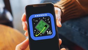 Android 16-logotypen visas på en mobiltelefon