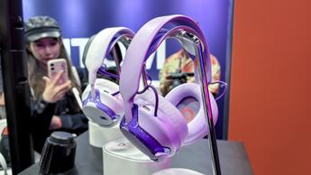 クッション付きイヤーカップと調整可能なマイクを備えたJBL Quantumゲーミングヘッドセット