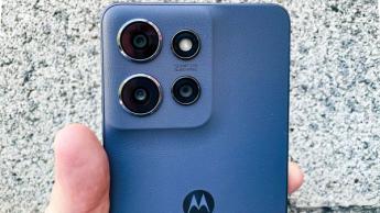 Câmeras traseira e frontal no smartphone Moto G Power