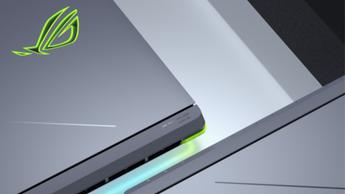 Asus ROG STRIX G16 2025 게이밍 노트북의 후면 모서리에 있는 로고