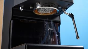 Primo piano del gruppo erogatore della macchina per espresso Gaggia Classic Evo Pro