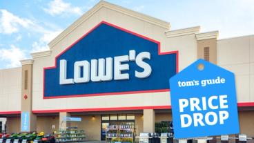 Vista exterior de una tienda Lowe's de mejoras para el hogar