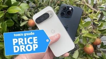 Pixel 9 Pro og iPhone 15 Pro smartphones side om side