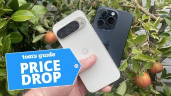 Pixel 9 Pro og iPhone 15 Pro smartphones side om side