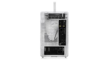 Bagsiden af Teenage Engineering Computer 2-kabinettet med porte og designdetaljer