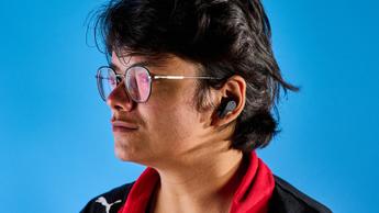 Final VR3000 ワイヤレスゲーミングイヤホンのクローズアップ