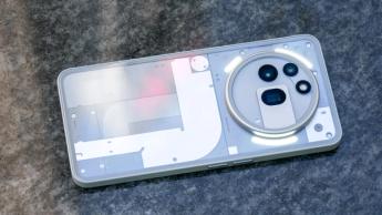 Design da parte traseira do Nothing Phone 3a Pro com módulo de câmera