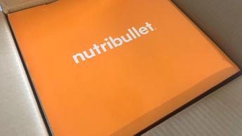 Olla arrocera y vaporera Nutribullet EveryGrain en empaque naranja