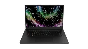 白い背景に置かれたRazer Blade 15(2023年モデル)ゲーミングノートパソコン