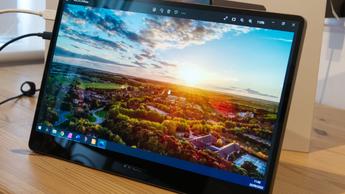 HDR-Display, das lebendige Bilder auf dem Innocn 15A1F-Monitor zeigt