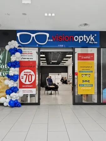 Wejście do salonu optycznego VisionOptyk w Galerii Starówka w Lesznie