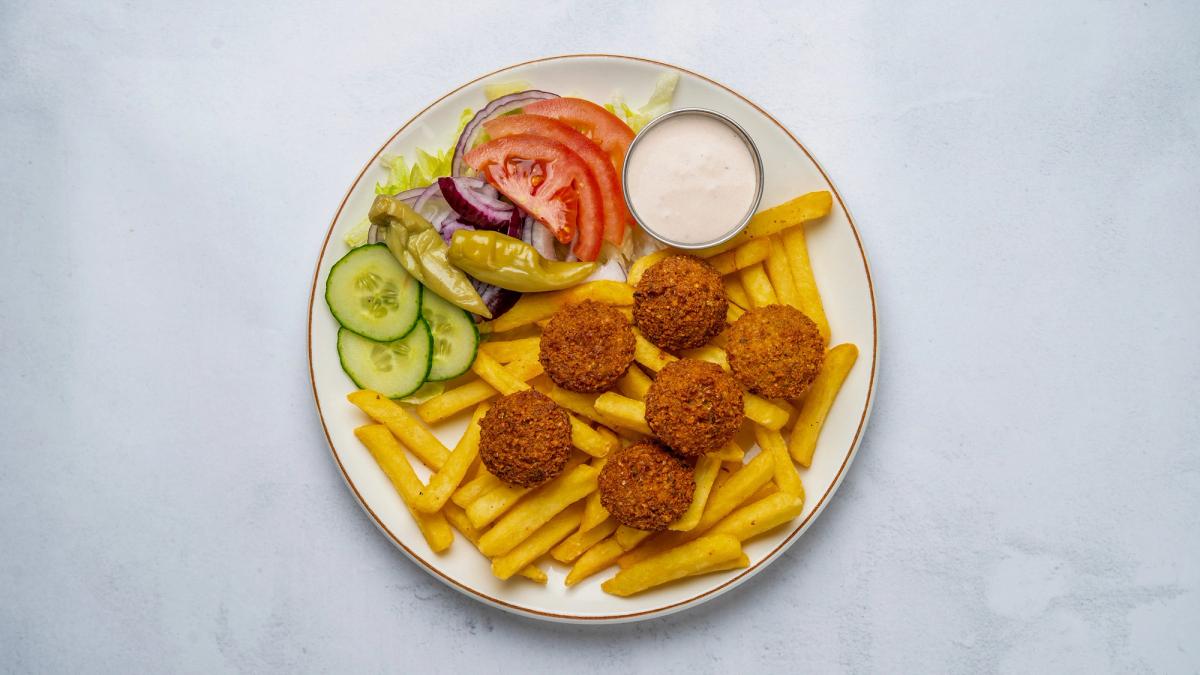 Falafeltallrik med Pommes frites