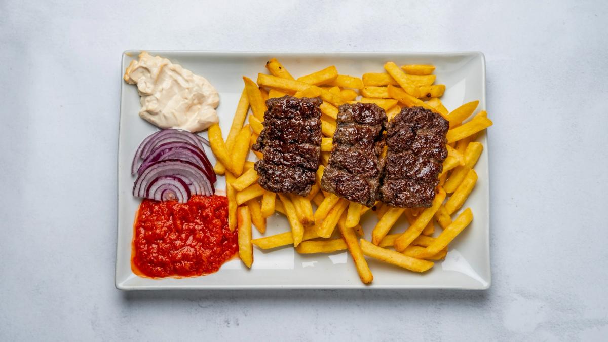 Bosnisk Ćevapi med Pommes frites