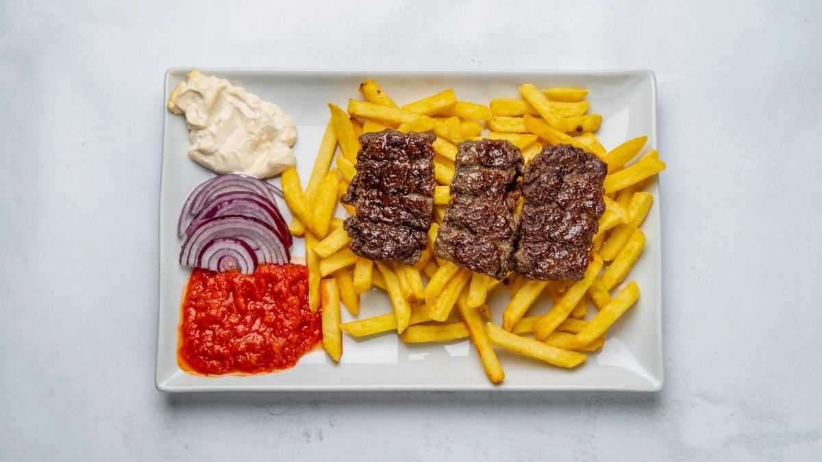 Bosnisk Ćevapi med Pommes frites