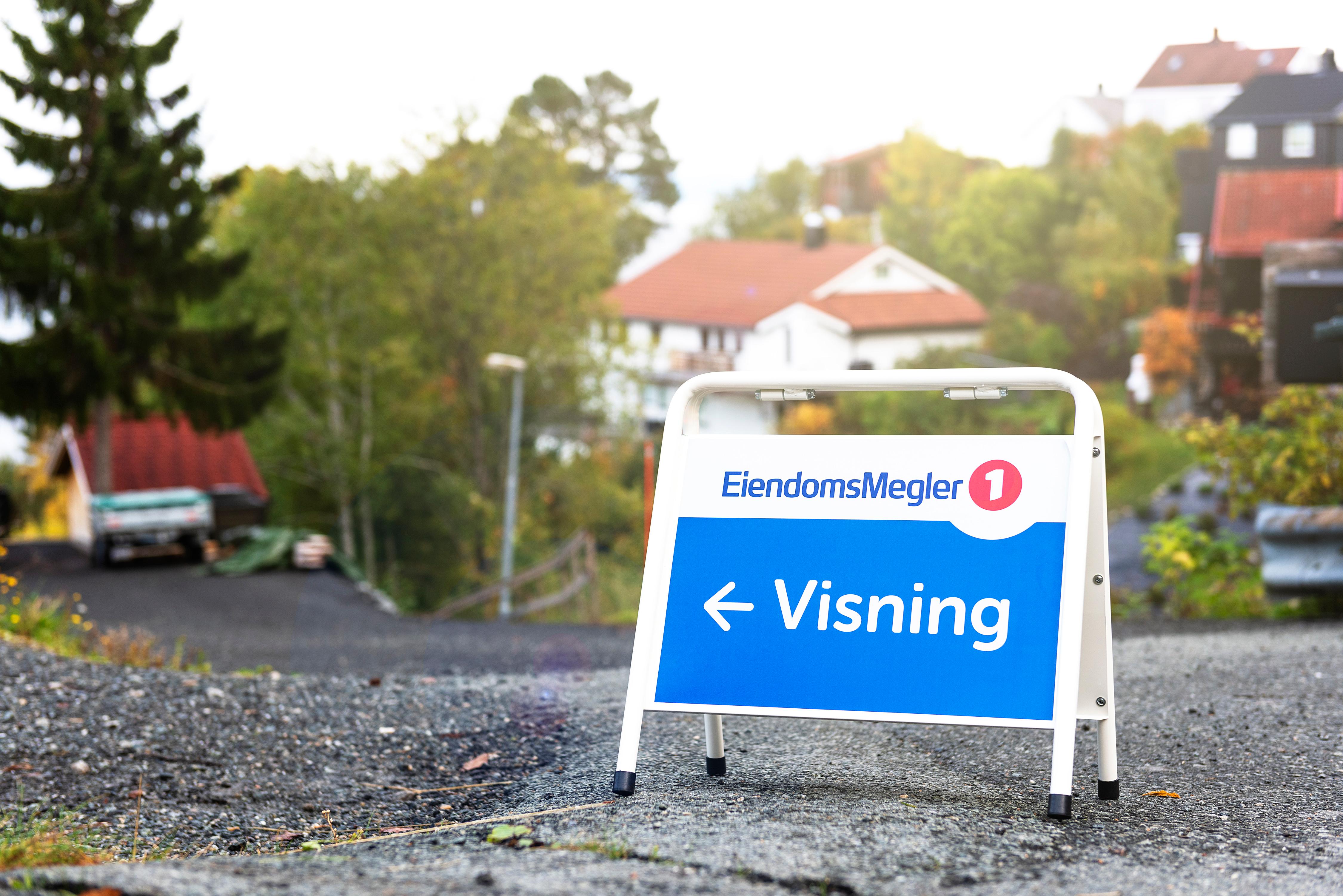 Visningskilt i boligfelt