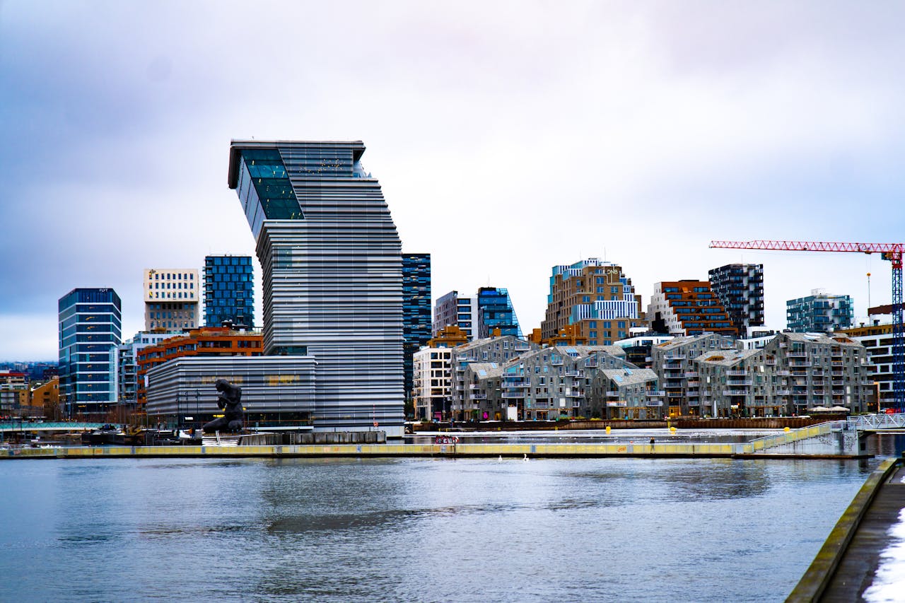 Foto av Bjørvika med Munchmuseet, Vannspeilet og Barcode.