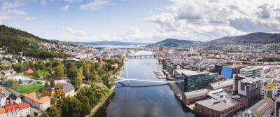 Bilde av bru og sjø fra Drammen