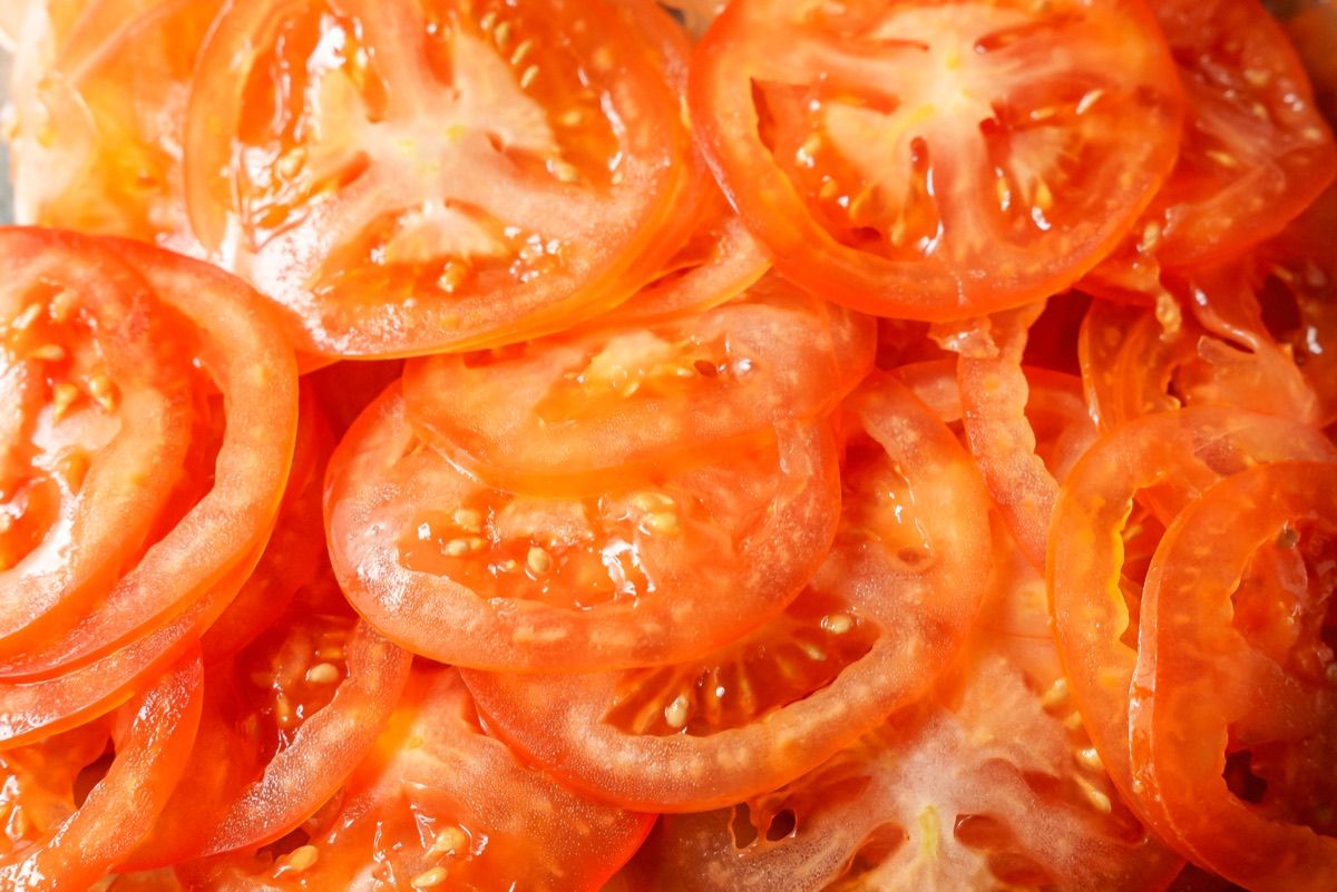 Skivede tomater til burgerne
