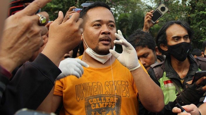 2022년 인도네시아 배달노동자 웰리는 입술을 꿰매며 낮은 임금과 열악한 노동조건에 항의했다.