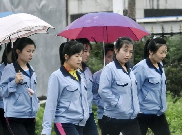 연변조선족자치주 투먼경제개발구의 출근중인 북조선 노동자들