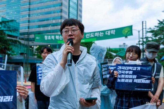 발언하는 박윤준 음성노동인권센터 상담실장 ⓒ스튜디오R