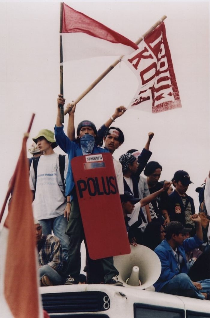 1998년 레포마시 운동에 참가 중인 학생들