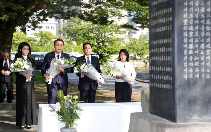 지난 5월 있었던 한일정상 한국인 원폭 희생자 위령비 공동 참배 