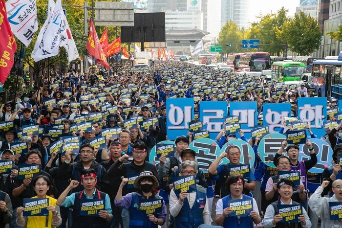 어린이 병상은 줄이고, 교수 임금은 올린다고? 서울대병원 노동자들의 파업이 정당한 이유