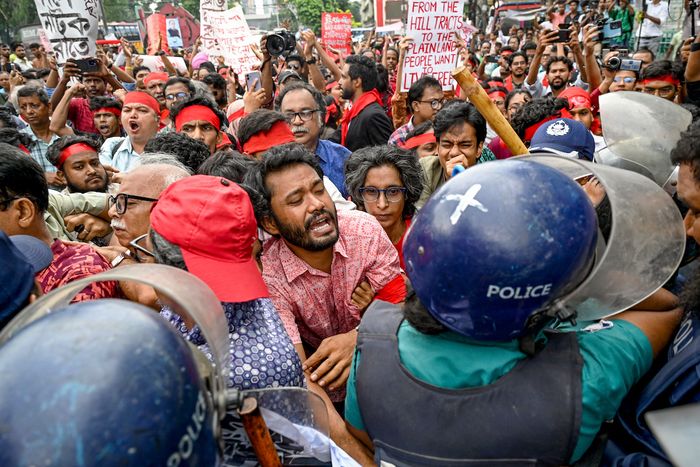 방글라데시 청년들의 분노, 반정부 시위로 확산