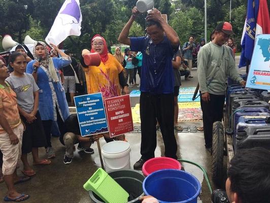 물은 모두의 것! 인도네시아 자카르타 민중의 물사유화 저지 투쟁
