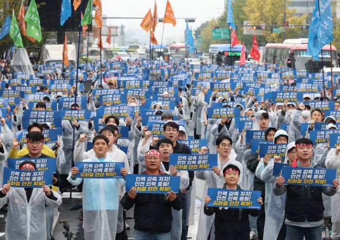 지난 10월 19일 서울교통공사 노동자들이 총력투쟁 결의대회를 진행하고 있다.