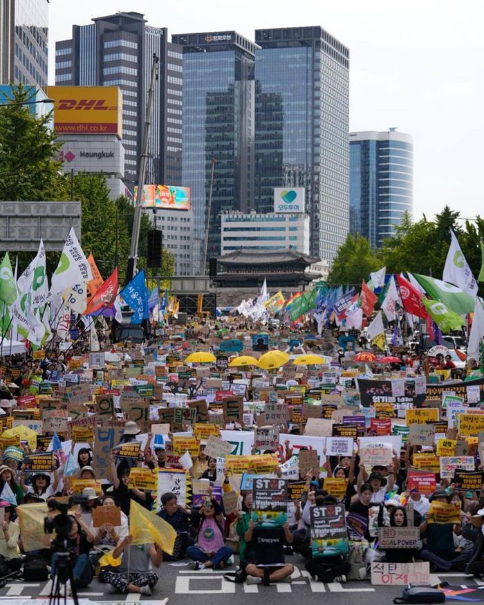 More than 30,000 workers and citizens gather to demand climate justice in Seoul, South Korea. ©923 Climate Justice March Organizing Committee