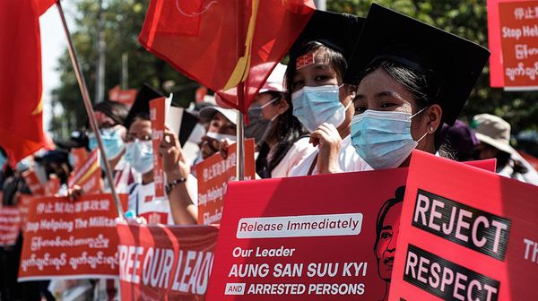 미얀마 노동자들의 2022년 목표는 민주주의 쟁취