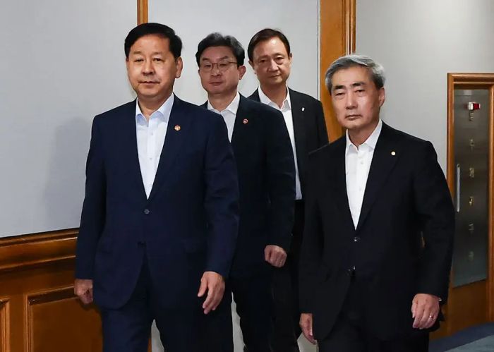 왼쪽부터 구윤철 경제부총리, 이억원 금융위원장, 이찬진 금융감독원장, 신현송 한국은행 총재