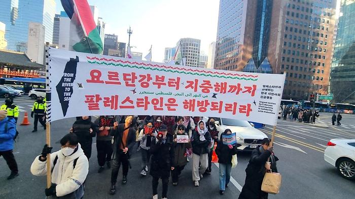 모두의 평화를 위해 윤석열과 전쟁광들에 맞서 함께 싸우자 | 천만의 대화 '팔레스타인' 공론장