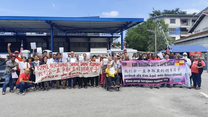 지난 9월 강제퇴거에 맞서 함께 싸우는 판다마란 주민들과 PSM 활동가들