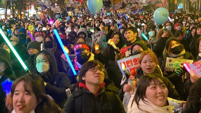 더 많은 우리가 되어 당신에게 반드시 도착하겠습니다 | 퇴진광장의 목소리를 넓히는 사람들