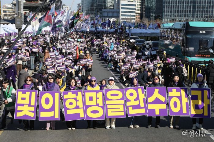 광화문에서 열린 3·8 세계여성의날 기념 제41회 한국여성대회 (사진: 한겨레)